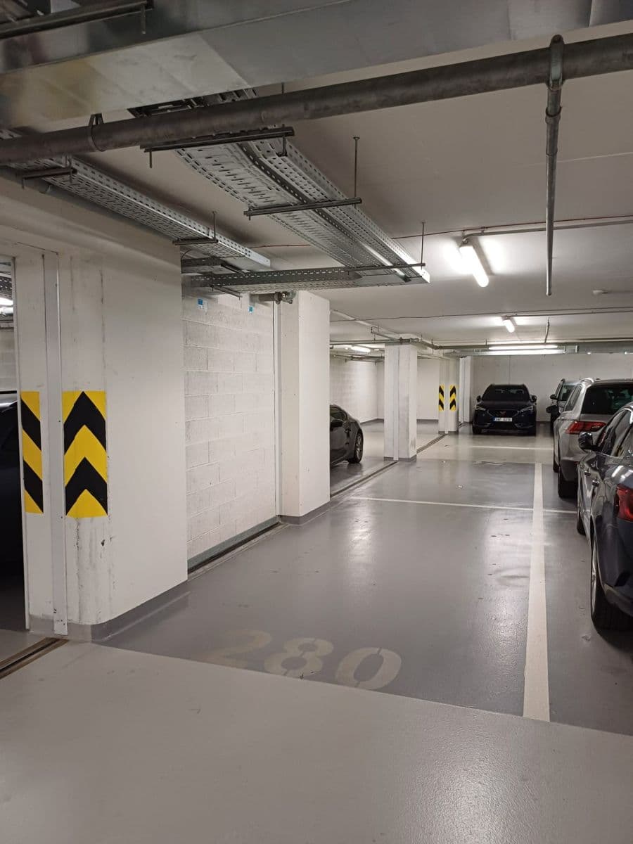 Prenájom garáže 12 m², U Mlýnského kanálu, Praha, Praha Prenájom garáže 12 m², U Mlýnského kanálu, Praha, Praha