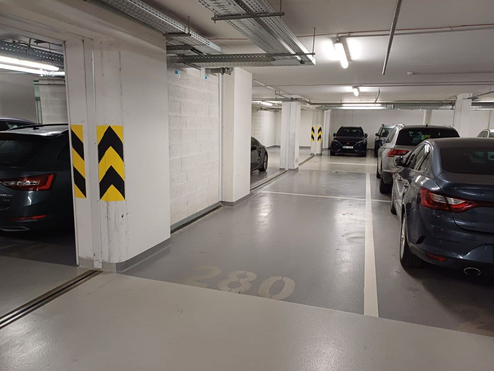 Prenájom garáže 12 m², U Mlýnského kanálu, Praha, Praha Prenájom garáže 12 m², U Mlýnského kanálu, Praha, Praha