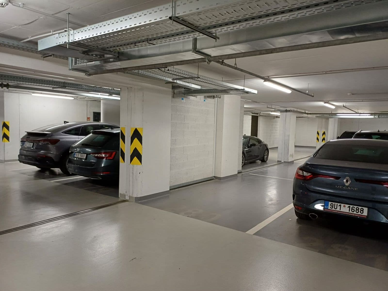 Prenájom garáže 12 m², U Mlýnského kanálu, Praha, Praha Prenájom garáže 12 m², U Mlýnského kanálu, Praha, Praha