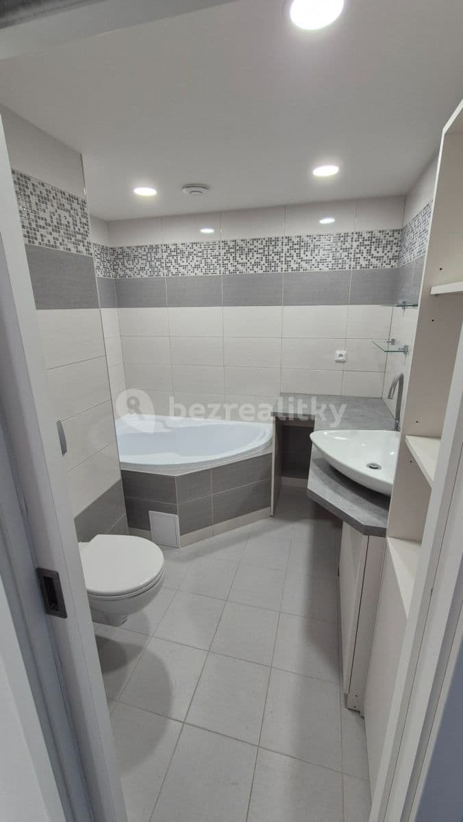 Prenájom bytu 3-izbový 76 m², Bezručova, Chomutov, Ústecký kraj Prenájom bytu 3-izbový 76 m², Bezručova, Chomutov, Ústecký kraj