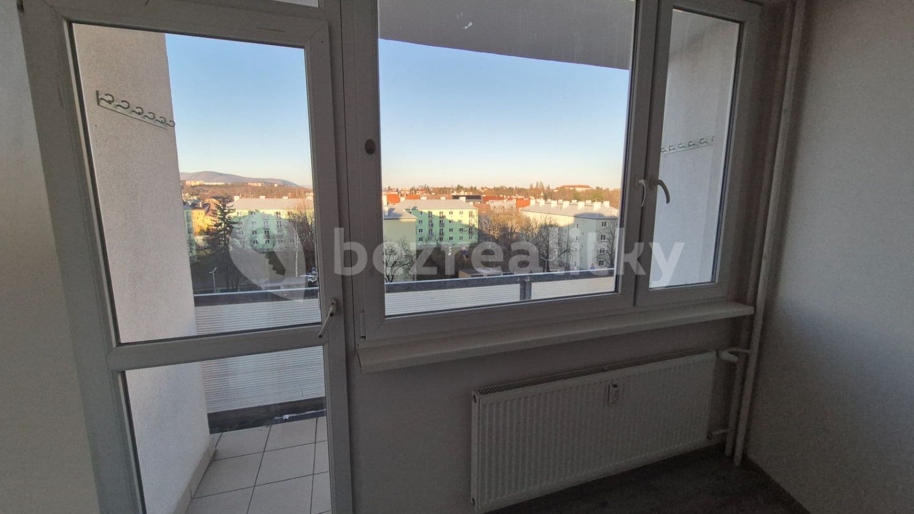 Prenájom bytu 3-izbový 76 m², Bezručova, Chomutov, Ústecký kraj Prenájom bytu 3-izbový 76 m², Bezručova, Chomutov, Ústecký kraj