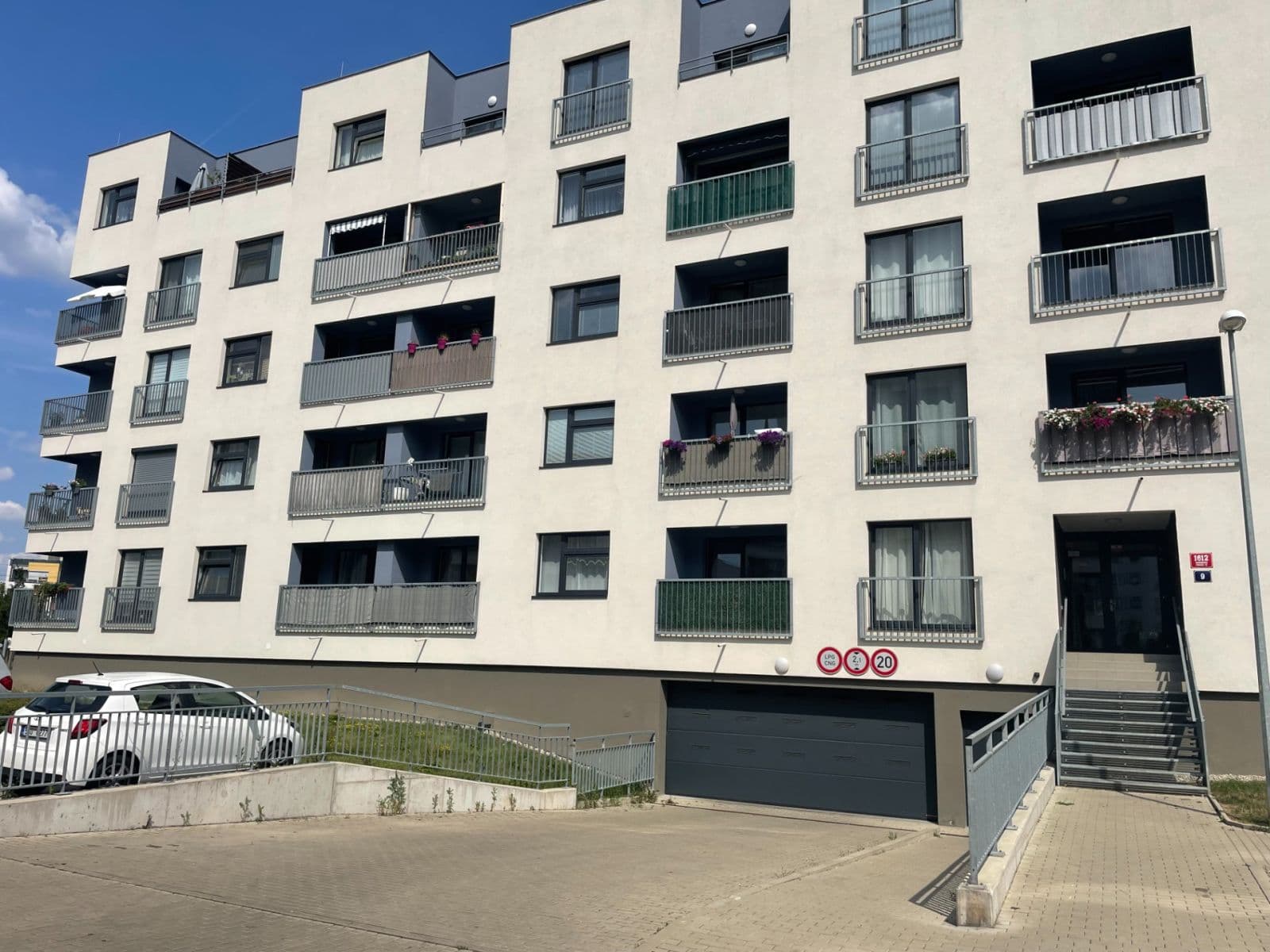 Prenájom garáže 13 m², Oty Bubeníčka, Praha, Praha Prenájom garáže 13 m², Oty Bubeníčka, Praha, Praha