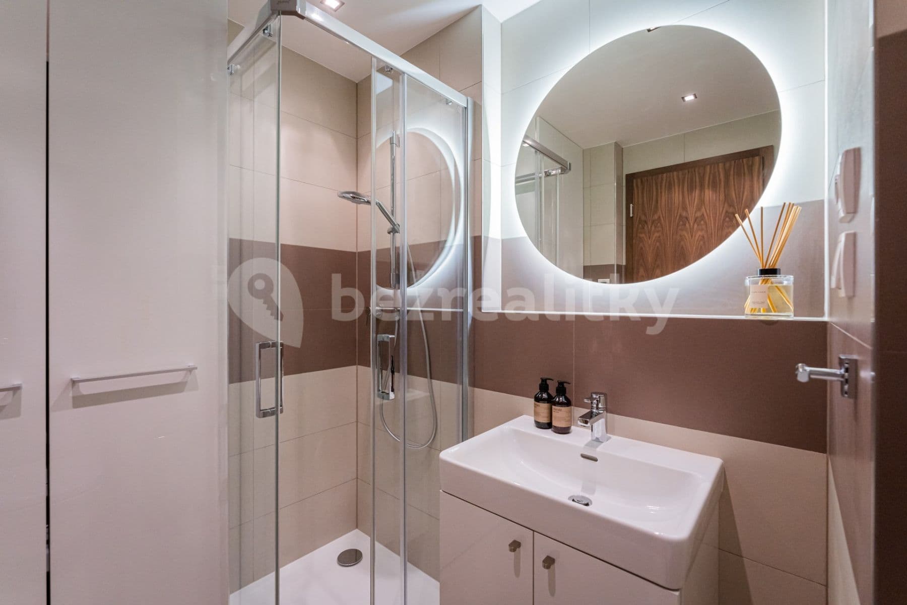 Prenájom bytu 2-izbový 67 m², Čumpelíkova, Praha, Praha Prenájom bytu 2-izbový 67 m², Čumpelíkova, Praha, Praha