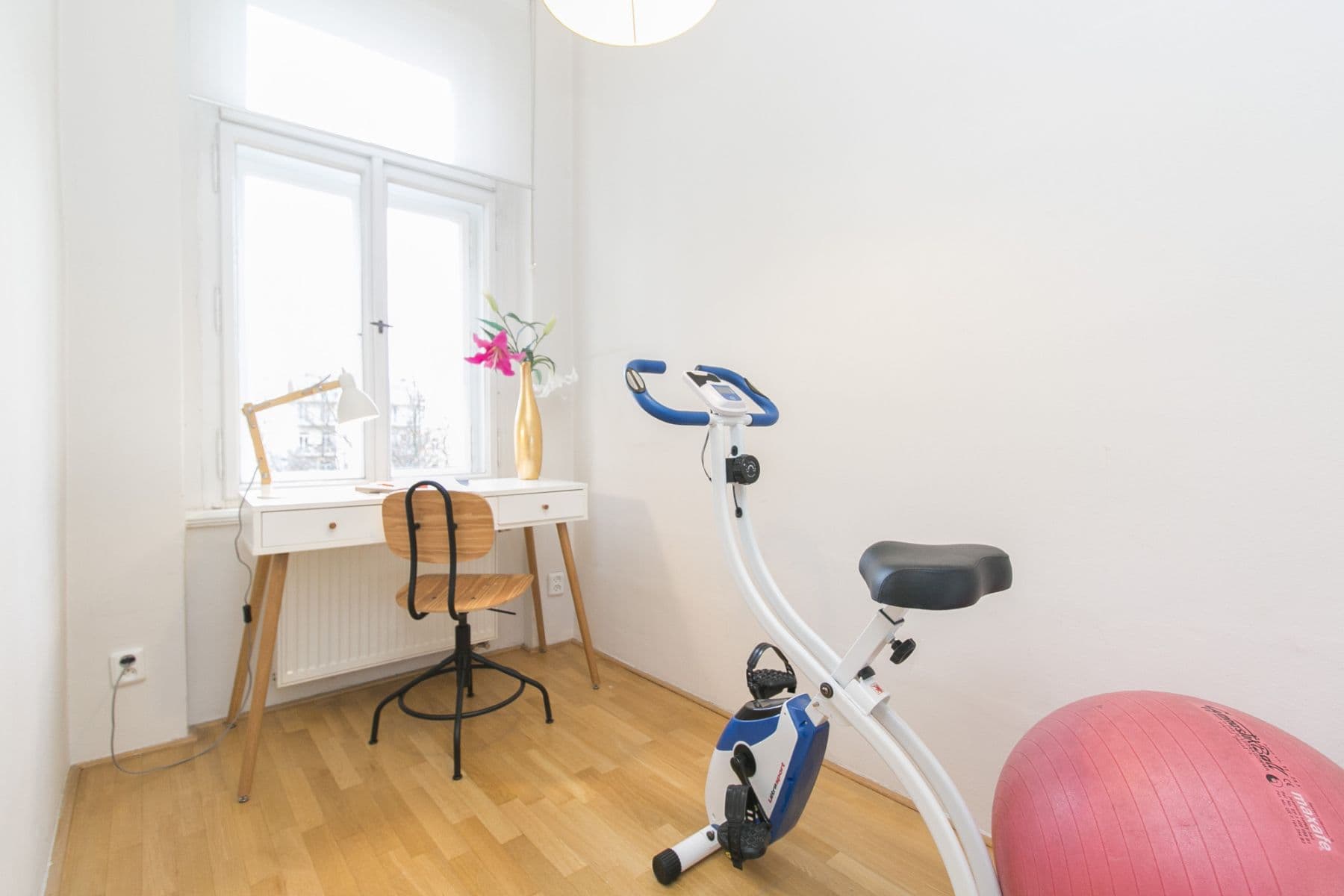 Prenájom bytu 85 m², Chodská, Praha, Praha Prenájom bytu 85 m², Chodská, Praha, Praha
