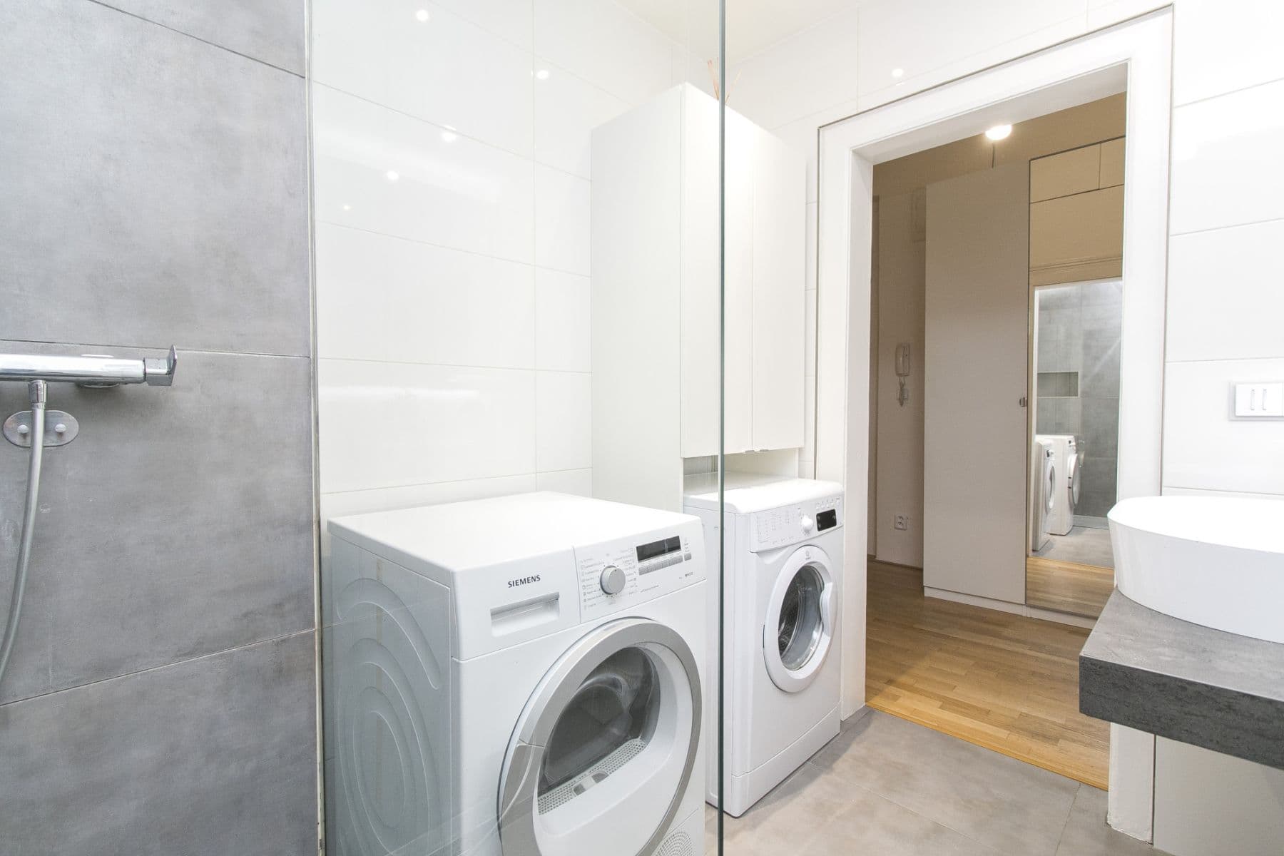 Prenájom bytu 85 m², Chodská, Praha, Praha Prenájom bytu 85 m², Chodská, Praha, Praha