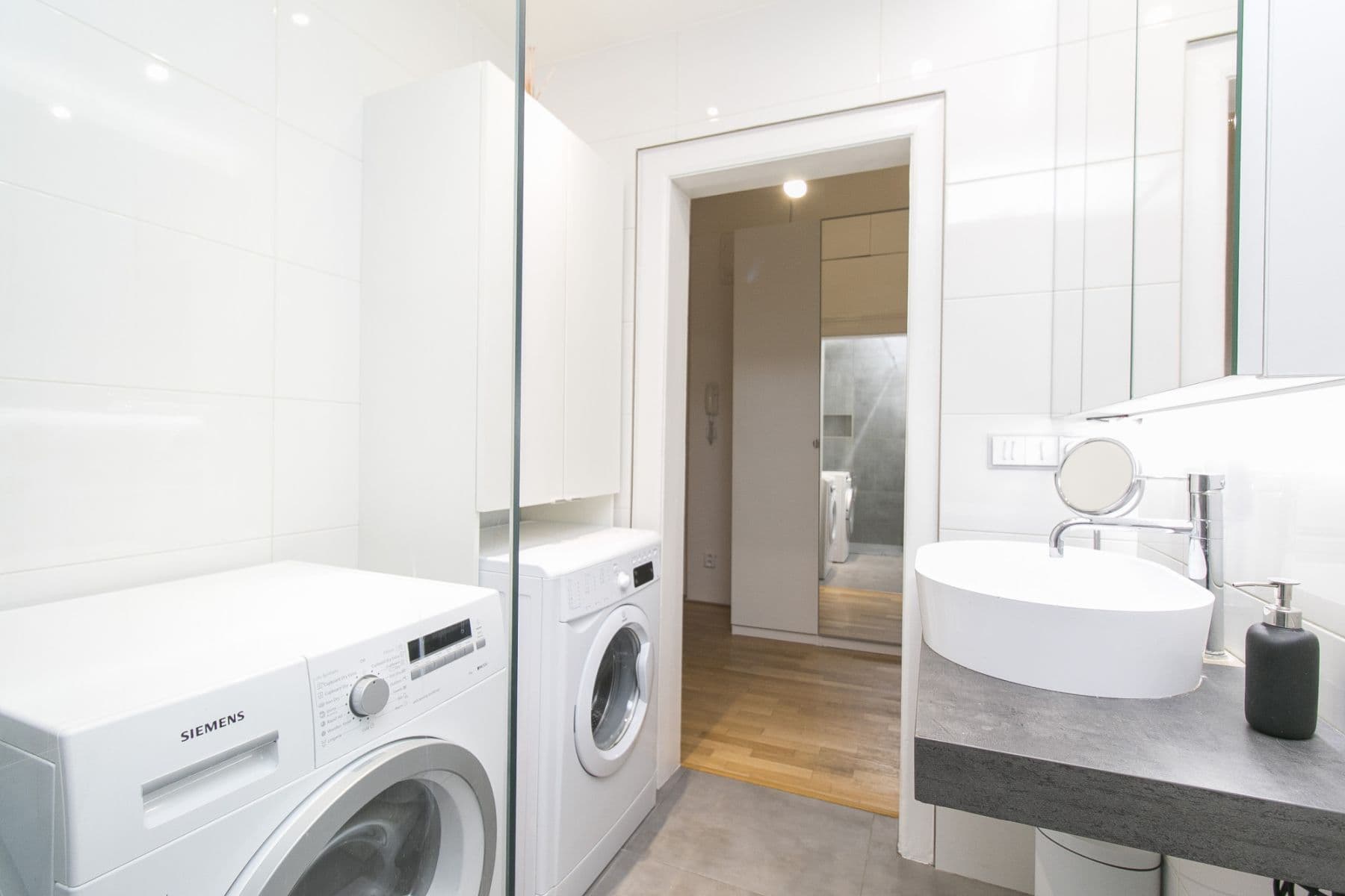 Prenájom bytu 85 m², Chodská, Praha, Praha Prenájom bytu 85 m², Chodská, Praha, Praha