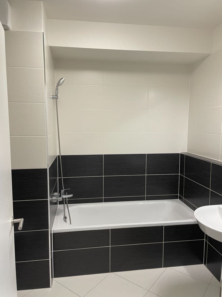 Prenájom bytu 1-izbový 38 m², Gollové, Praha, Praha Prenájom bytu 1-izbový 38 m², Gollové, Praha, Praha