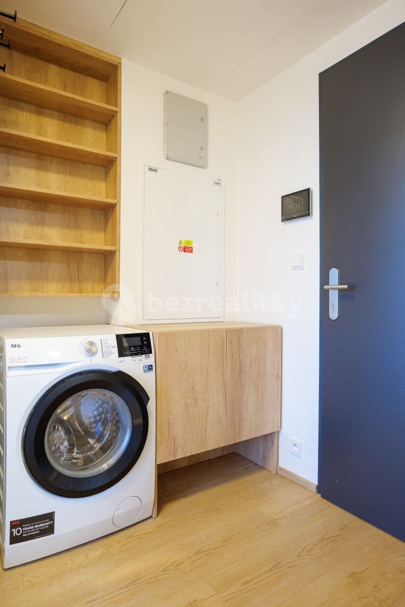 Prenájom bytu 1-izbový 34 m², U Lihovaru, Praha, Praha Prenájom bytu 1-izbový 34 m², U Lihovaru, Praha, Praha