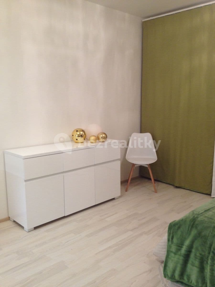 Prenájom bytu 1-izbový 35 m², Praha, Praha Prenájom bytu 1-izbový 35 m², Praha, Praha