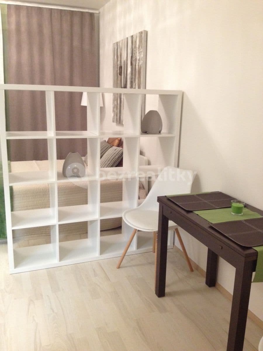 Prenájom bytu 1-izbový 35 m², Praha, Praha Prenájom bytu 1-izbový 35 m², Praha, Praha