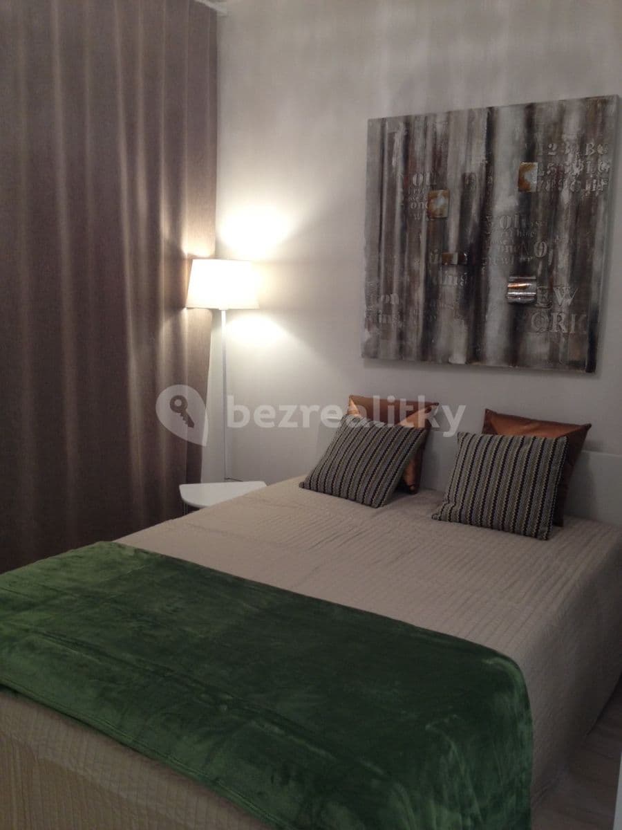 Prenájom bytu 1-izbový 35 m², Praha, Praha Prenájom bytu 1-izbový 35 m², Praha, Praha