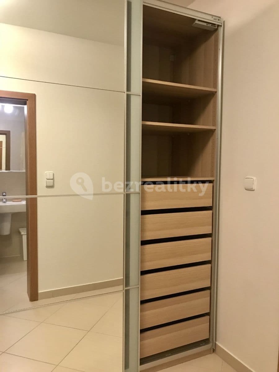 Prenájom bytu 1-izbový 35 m², Praha, Praha Prenájom bytu 1-izbový 35 m², Praha, Praha