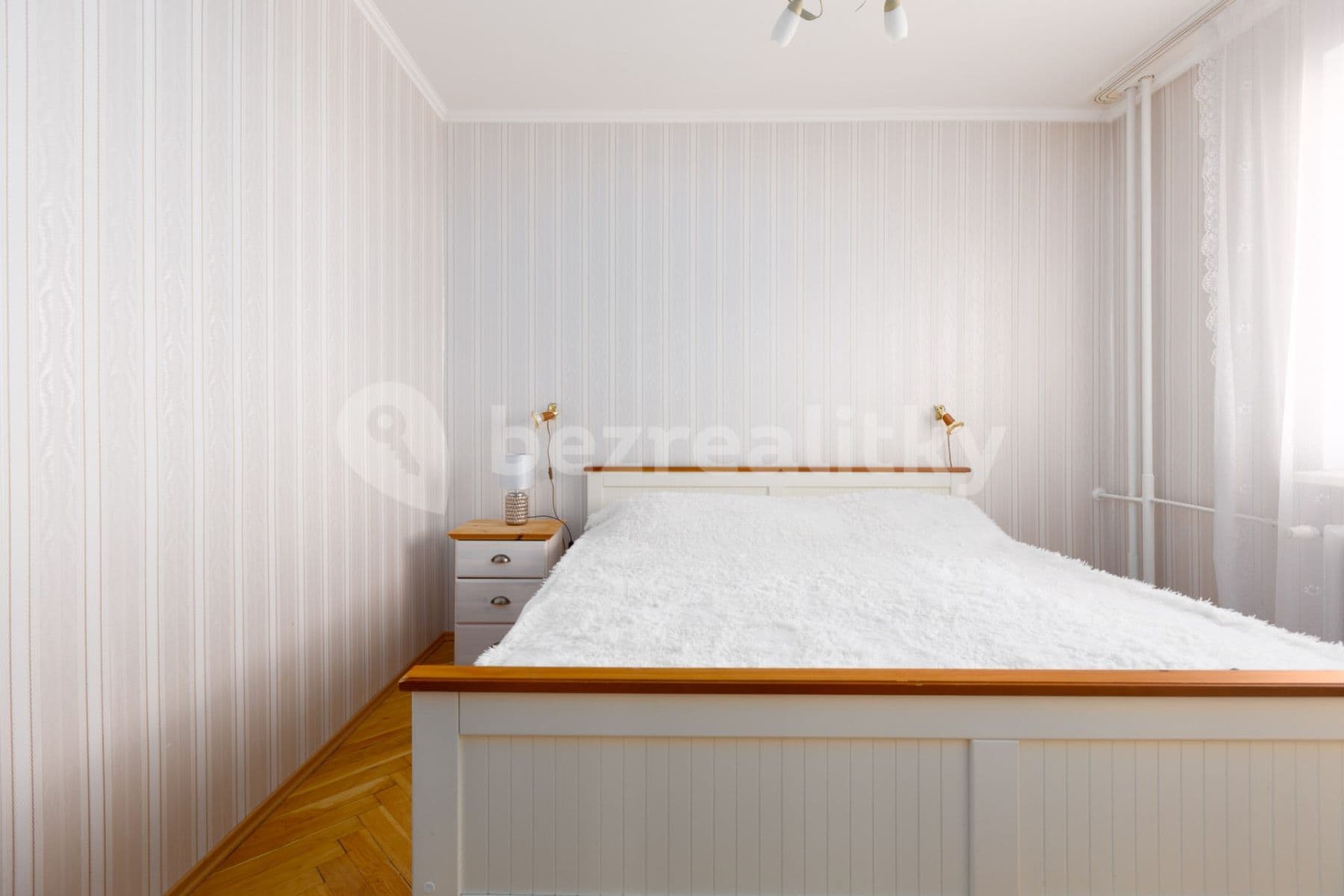 Prenájom bytu 3-izbový 63 m², Krymská, Karlovy Vary, Karlovarský kraj Prenájom bytu 3-izbový 63 m², Krymská, Karlovy Vary, Karlovarský kraj