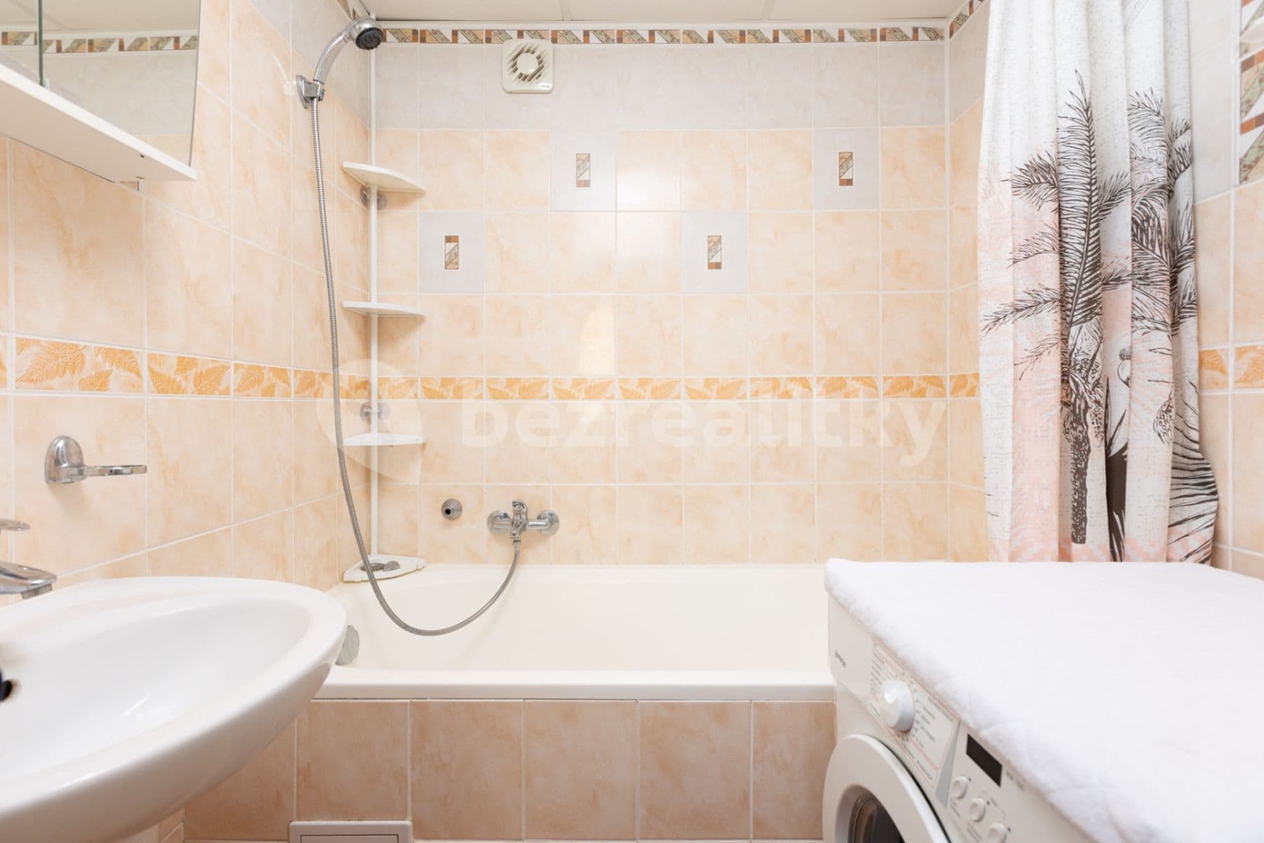 Prenájom bytu 3-izbový 63 m², Krymská, Karlovy Vary, Karlovarský kraj Prenájom bytu 3-izbový 63 m², Krymská, Karlovy Vary, Karlovarský kraj