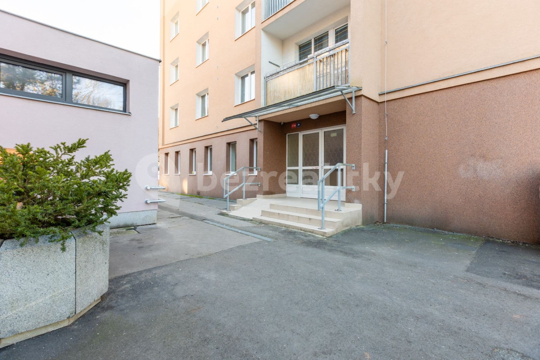 Prenájom bytu 3-izbový 63 m², Krymská, Karlovy Vary, Karlovarský kraj Prenájom bytu 3-izbový 63 m², Krymská, Karlovy Vary, Karlovarský kraj