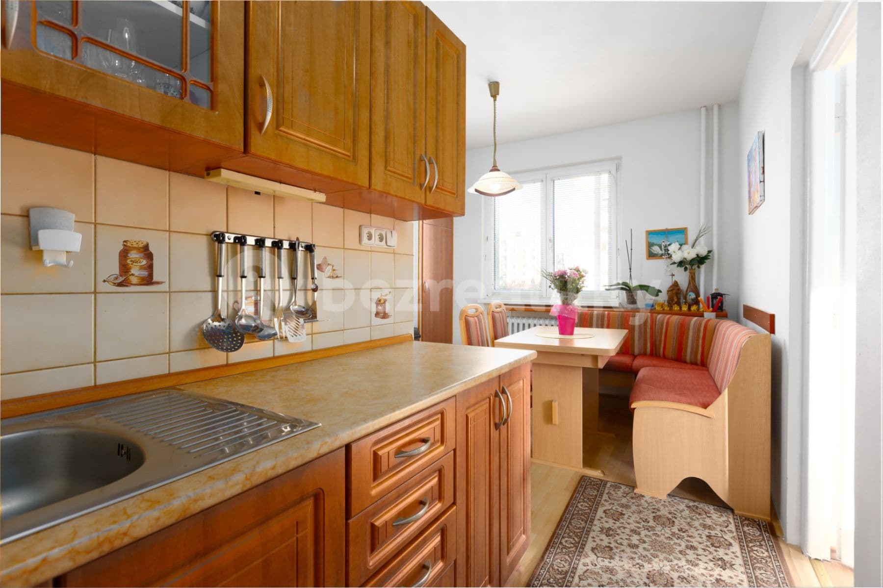 Prenájom bytu 3-izbový 63 m², Krymská, Karlovy Vary, Karlovarský kraj Prenájom bytu 3-izbový 63 m², Krymská, Karlovy Vary, Karlovarský kraj