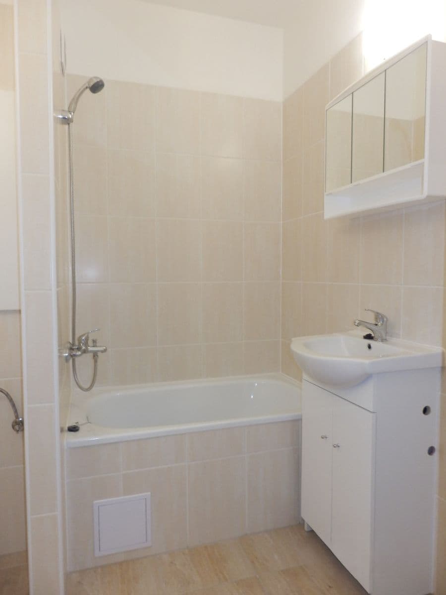 Prenájom bytu 1-izbový 32 m², Kaplická, Praha, Praha Prenájom bytu 1-izbový 32 m², Kaplická, Praha, Praha