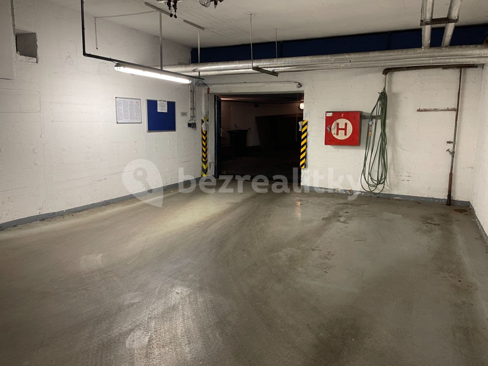 Prenájom garáže 16 m², Roháčova, Praha, Praha Prenájom garáže 16 m², Roháčova, Praha, Praha
