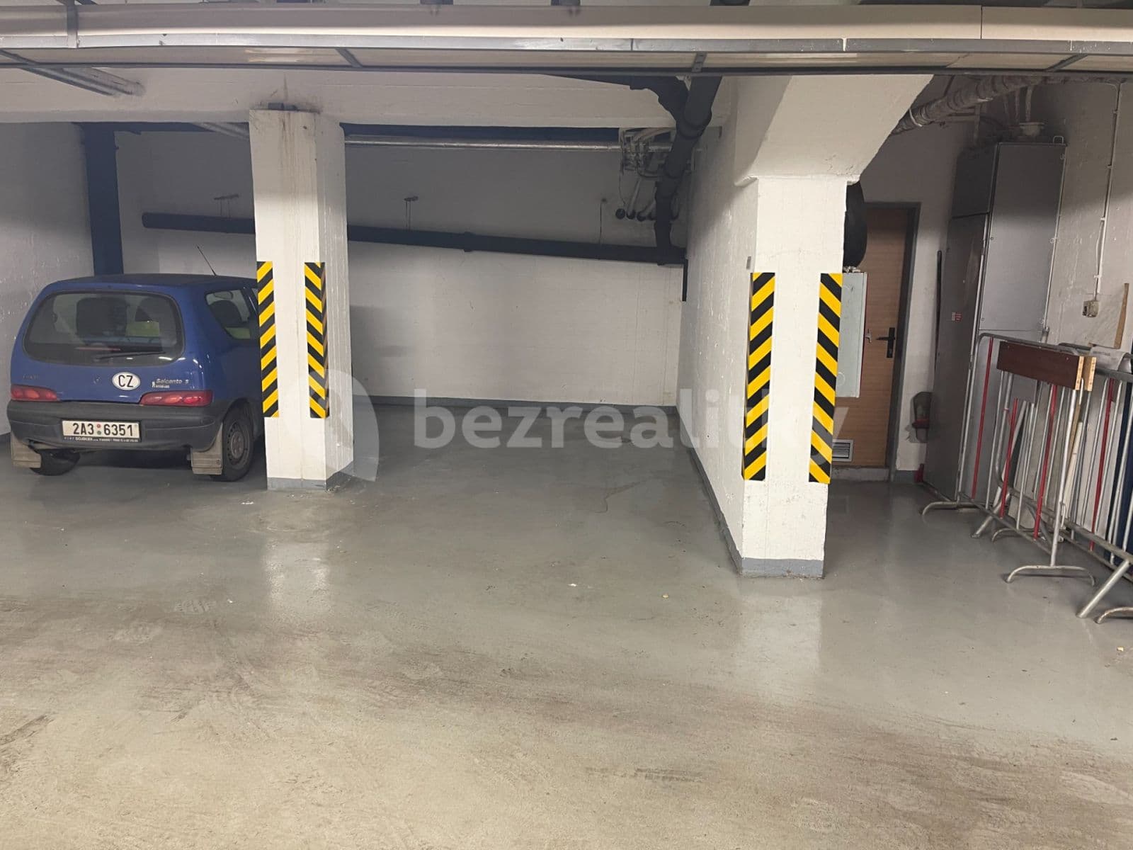 Prenájom garáže 16 m², Roháčova, Praha, Praha Prenájom garáže 16 m², Roháčova, Praha, Praha