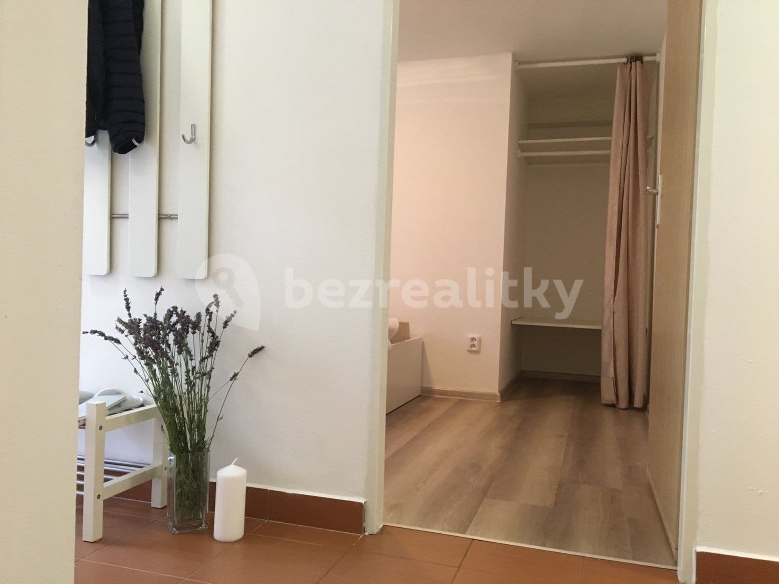 Prenájom bytu 2-izbový 45 m², Lebeděvova, Praha, Praha Prenájom bytu 2-izbový 45 m², Lebeděvova, Praha, Praha