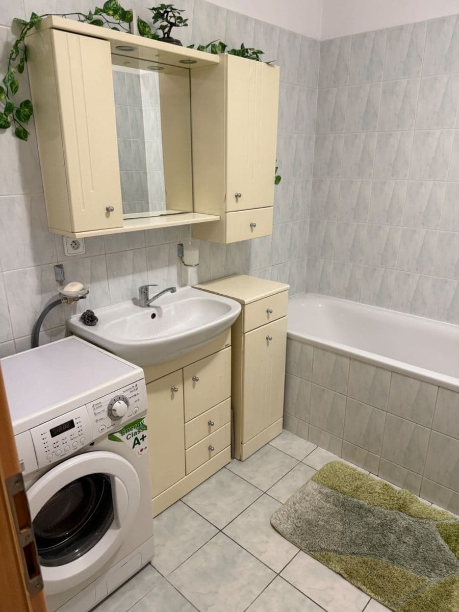 Prenájom bytu 1-izbový 35 m², Malkovského, Praha, Praha Prenájom bytu 1-izbový 35 m², Malkovského, Praha, Praha