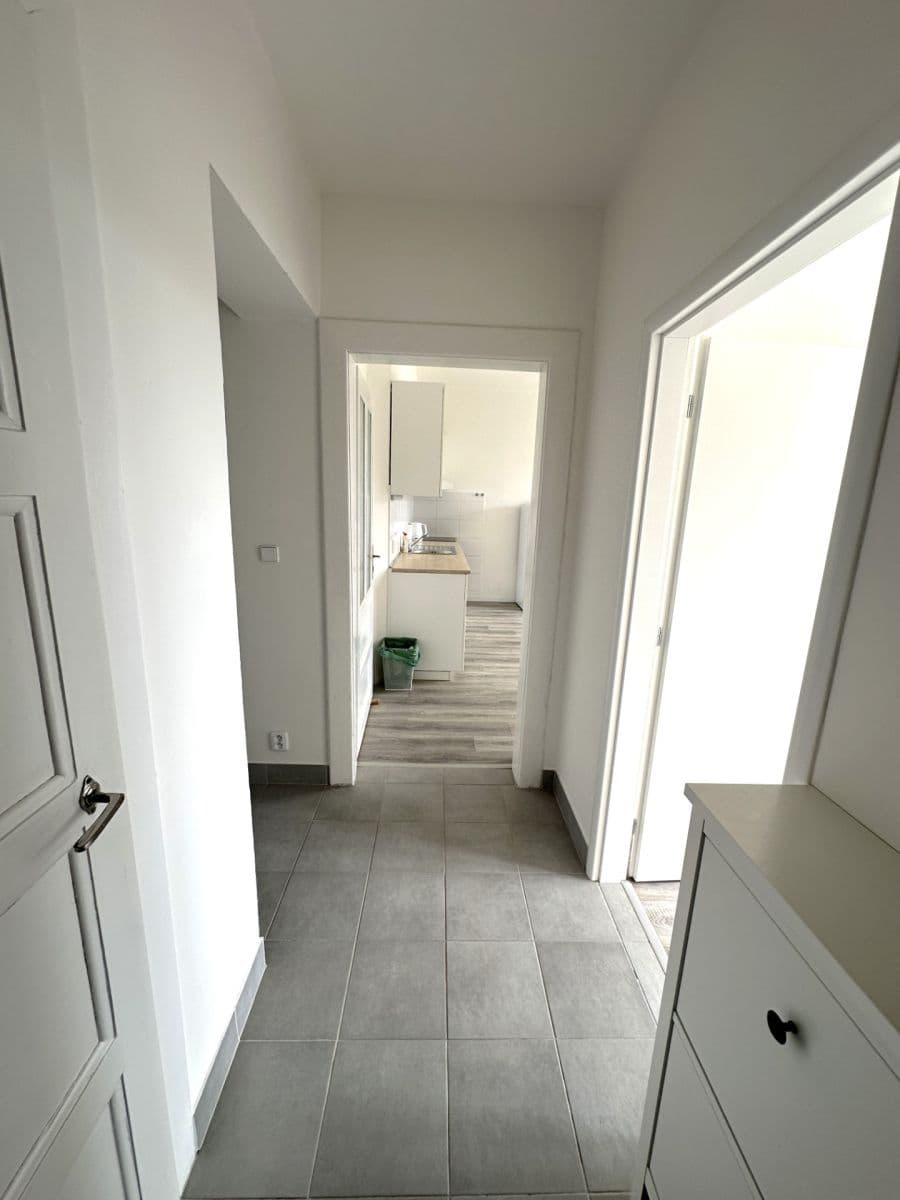 Prenájom bytu 3-izbový 75 m², Pod Labuťkou, Praha, Praha Prenájom bytu 3-izbový 75 m², Pod Labuťkou, Praha, Praha