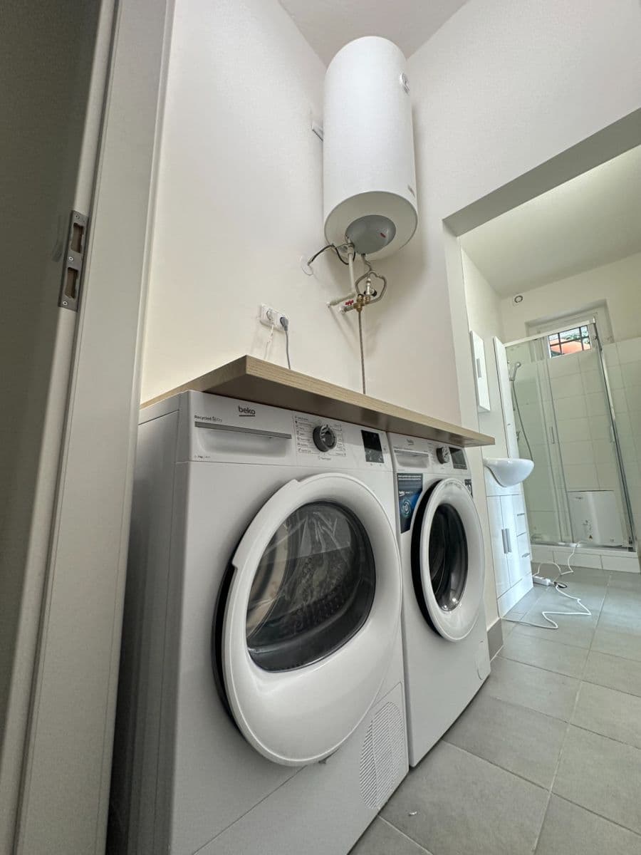 Prenájom bytu 3-izbový 75 m², Pod Labuťkou, Praha, Praha Prenájom bytu 3-izbový 75 m², Pod Labuťkou, Praha, Praha