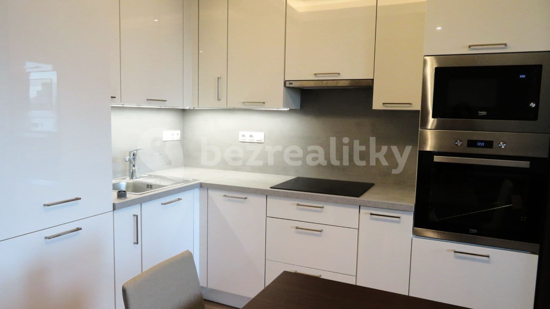 Prenájom bytu 1-izbový 30 m², Mukařovského, Praha, Praha Prenájom bytu 1-izbový 30 m², Mukařovského, Praha, Praha