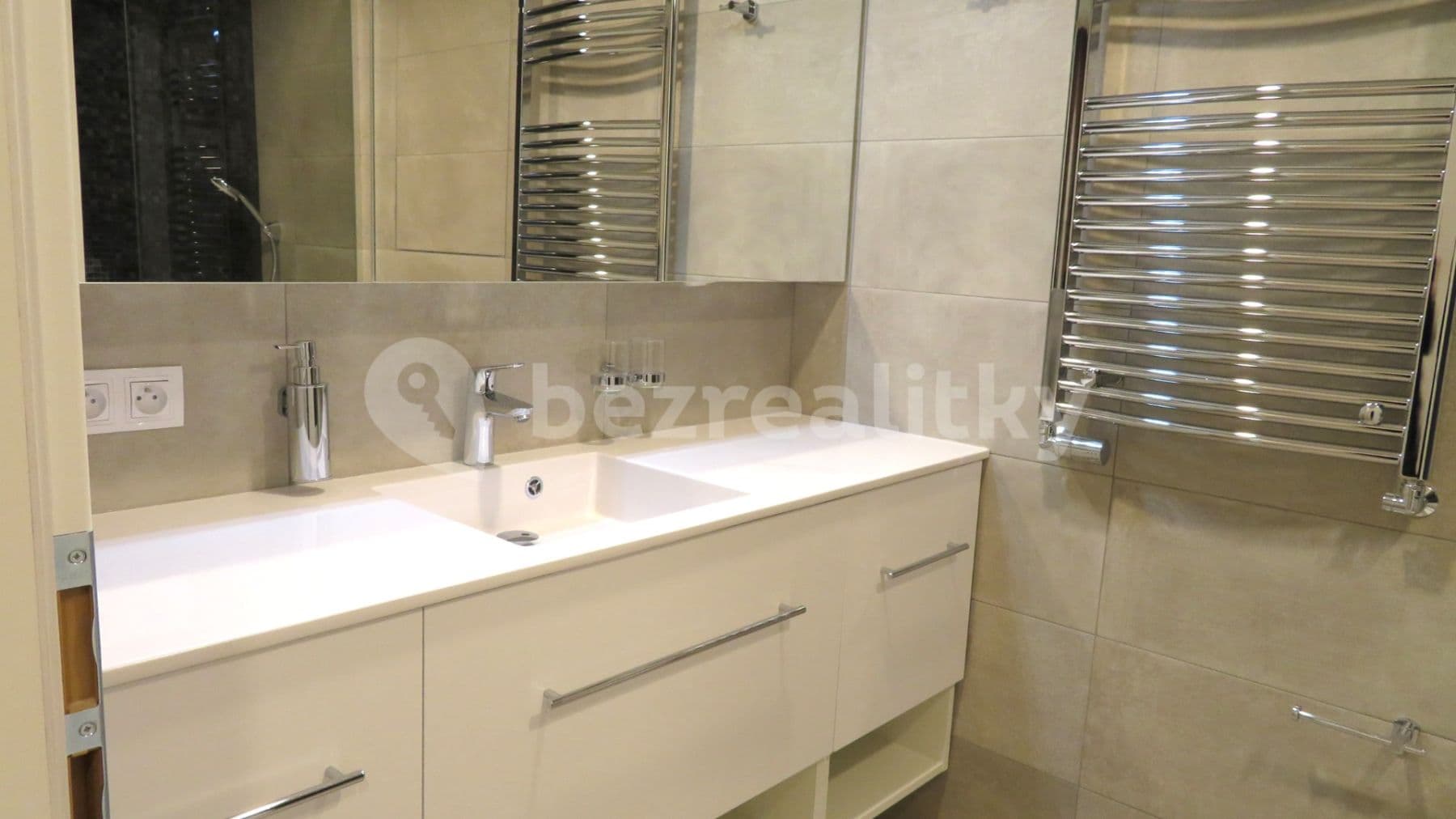 Prenájom bytu 1-izbový 30 m², Mukařovského, Praha, Praha Prenájom bytu 1-izbový 30 m², Mukařovského, Praha, Praha