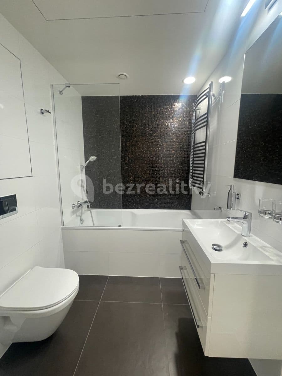 Prenájom bytu 1-izbový 30 m², Mukařovského, Praha, Praha Prenájom bytu 1-izbový 30 m², Mukařovského, Praha, Praha