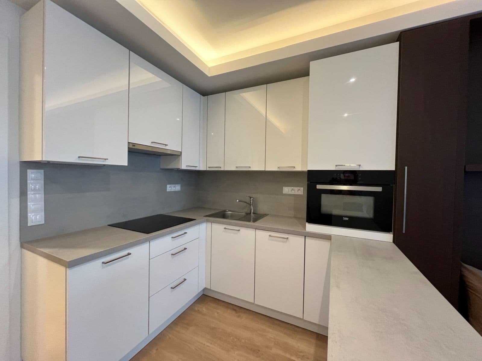 Prenájom bytu 1-izbový 30 m², Mukařovského, Praha, Praha Prenájom bytu 1-izbový 30 m², Mukařovského, Praha, Praha