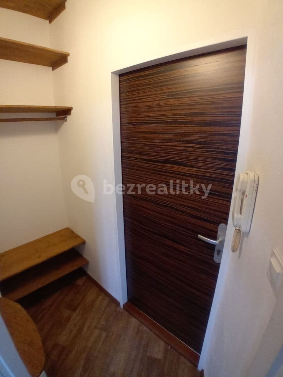Prenájom bytu 1-izbový 36 m², Zeyerova, Karlovy Vary, Karlovarský kraj Prenájom bytu 1-izbový 36 m², Zeyerova, Karlovy Vary, Karlovarský kraj