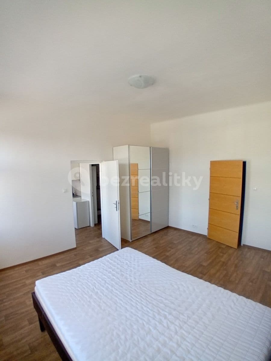 Prenájom bytu 1-izbový 36 m², Zeyerova, Karlovy Vary, Karlovarský kraj Prenájom bytu 1-izbový 36 m², Zeyerova, Karlovy Vary, Karlovarský kraj