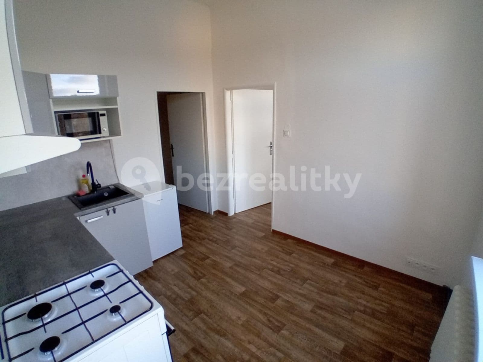 Prenájom bytu 1-izbový 36 m², Zeyerova, Karlovy Vary, Karlovarský kraj Prenájom bytu 1-izbový 36 m², Zeyerova, Karlovy Vary, Karlovarský kraj