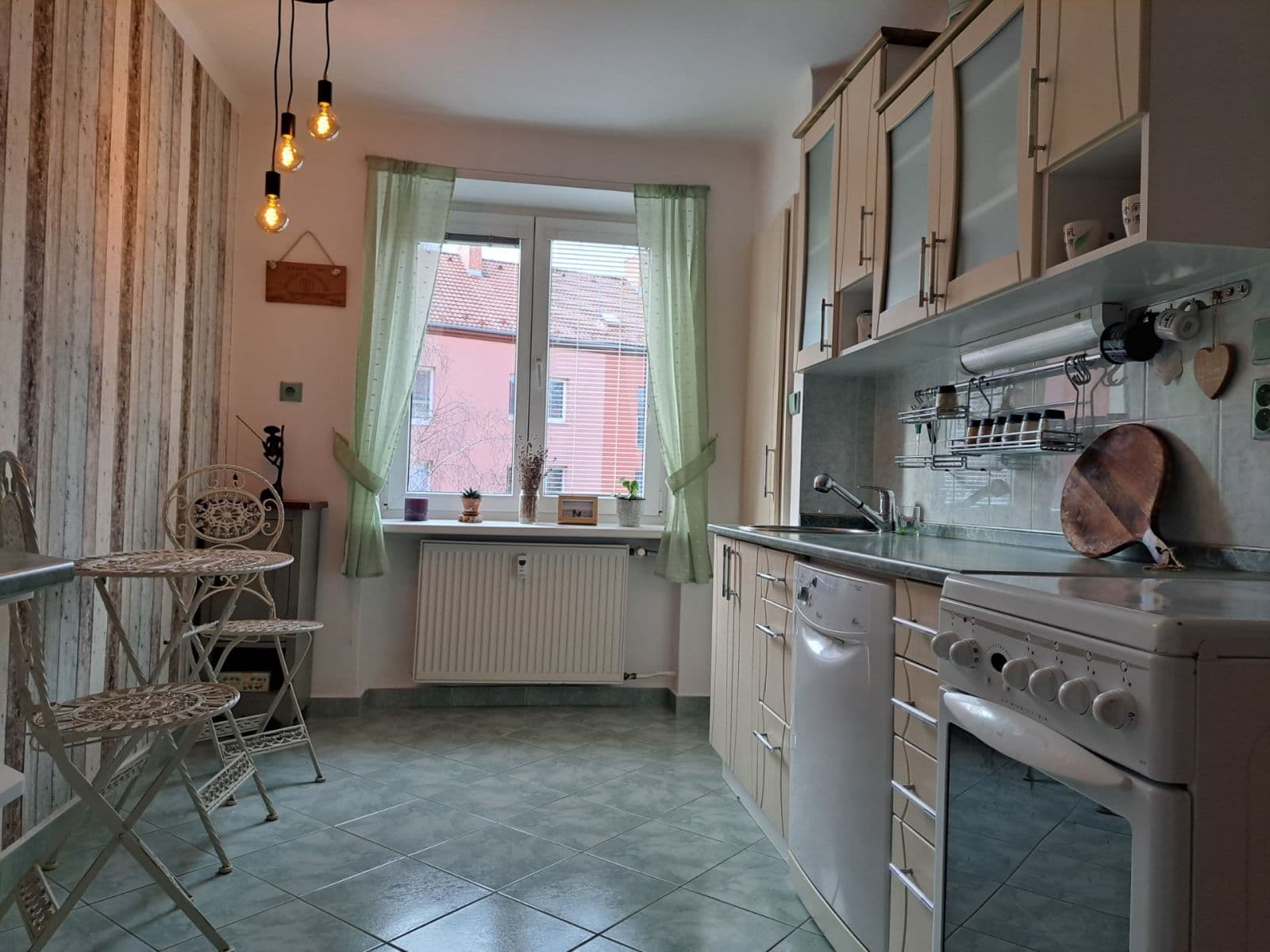 Prenájom bytu 2-izbový 60 m², Vrázova, Teplice, Ústecký kraj Prenájom bytu 2-izbový 60 m², Vrázova, Teplice, Ústecký kraj