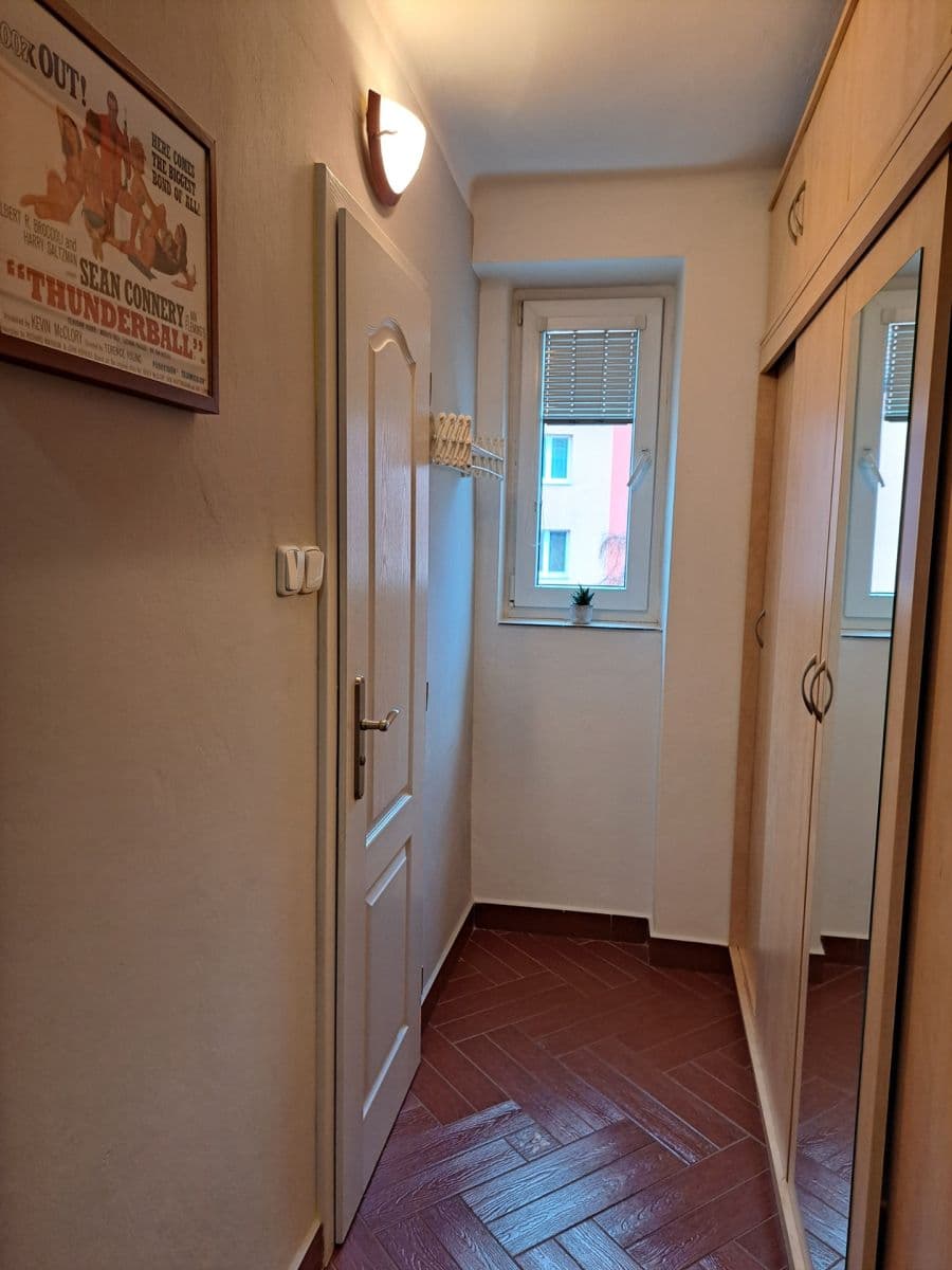 Prenájom bytu 2-izbový 60 m², Vrázova, Teplice, Ústecký kraj Prenájom bytu 2-izbový 60 m², Vrázova, Teplice, Ústecký kraj