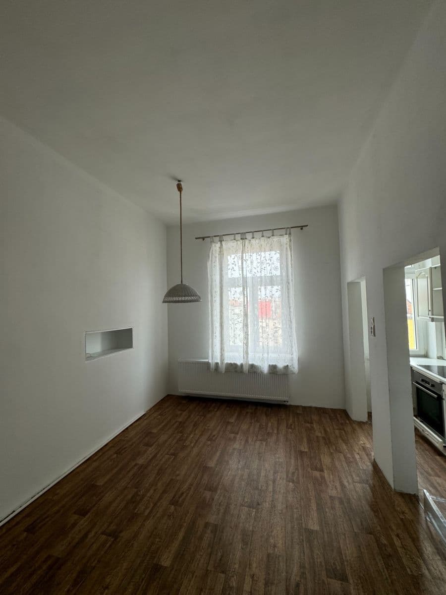 Prenájom bytu 2-izbový 60 m², Římská, Praha, Praha Prenájom bytu 2-izbový 60 m², Římská, Praha, Praha