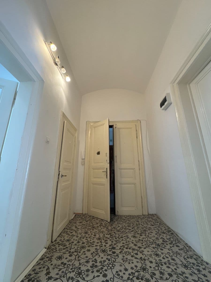 Prenájom bytu 2-izbový 60 m², Římská, Praha, Praha Prenájom bytu 2-izbový 60 m², Římská, Praha, Praha