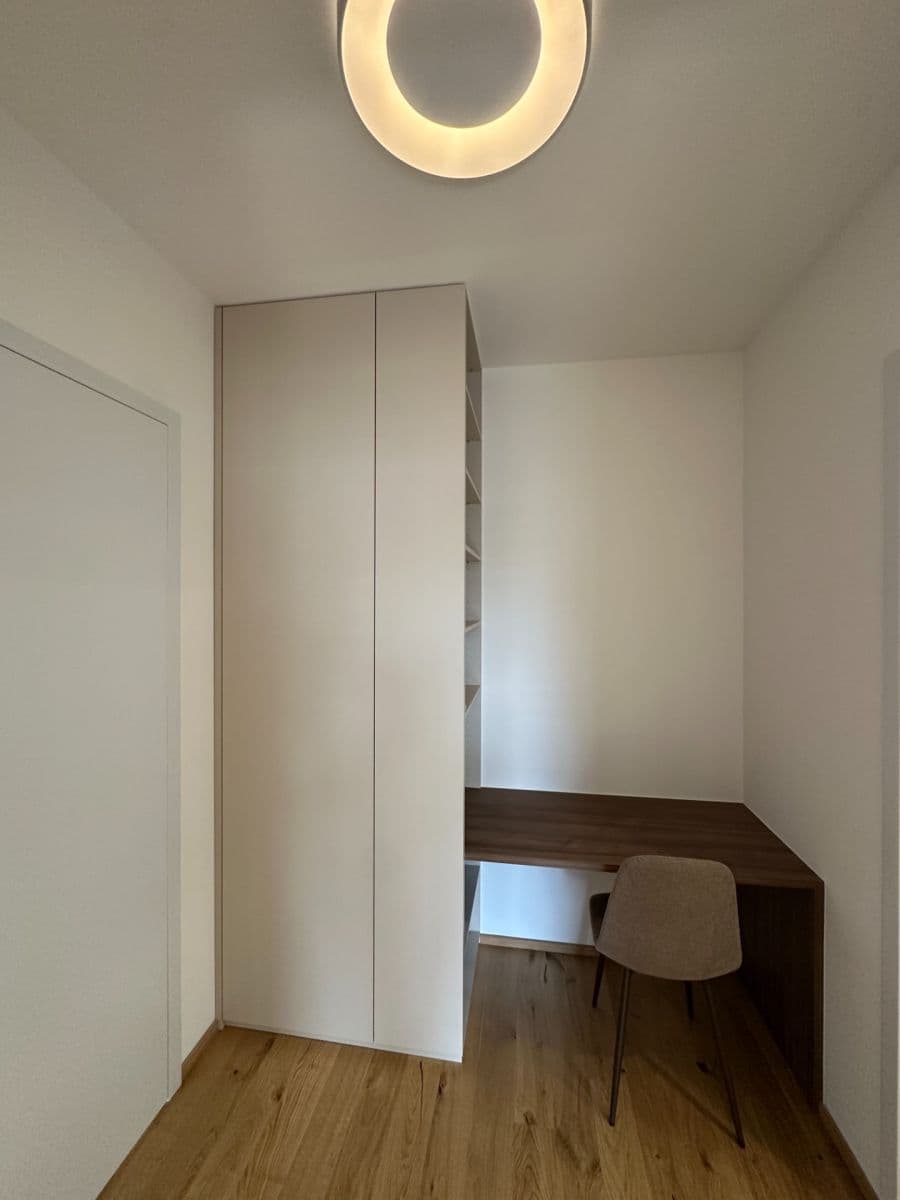 Prenájom bytu 2-izbový 64 m², Závišova, Praha, Praha Prenájom bytu 2-izbový 64 m², Závišova, Praha, Praha