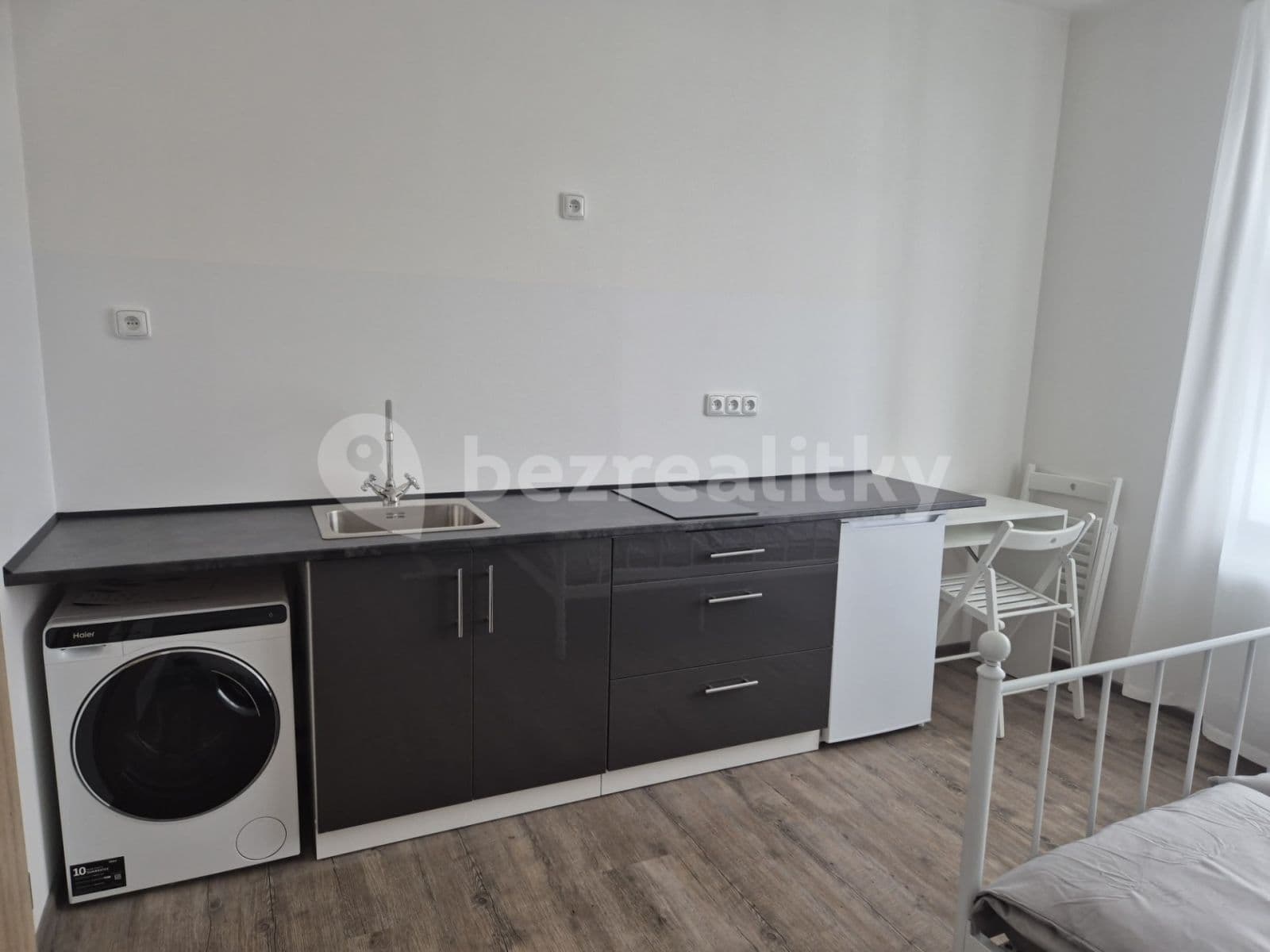 Prenájom bytu 1-izbový 20 m², Bělohorská, Praha, Praha Prenájom bytu 1-izbový 20 m², Bělohorská, Praha, Praha