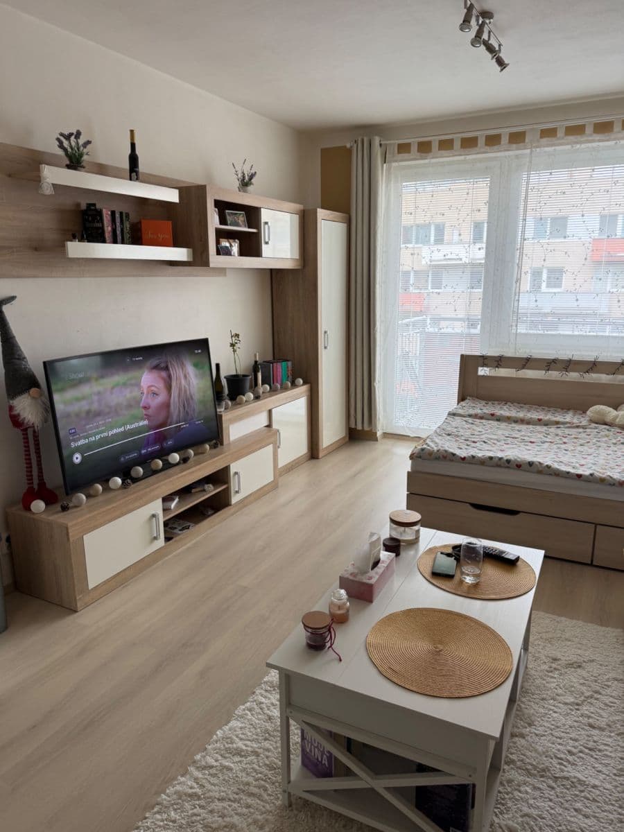 Prenájom bytu 1-izbový 34 m², Hornoměcholupská, Praha, Praha Prenájom bytu 1-izbový 34 m², Hornoměcholupská, Praha, Praha