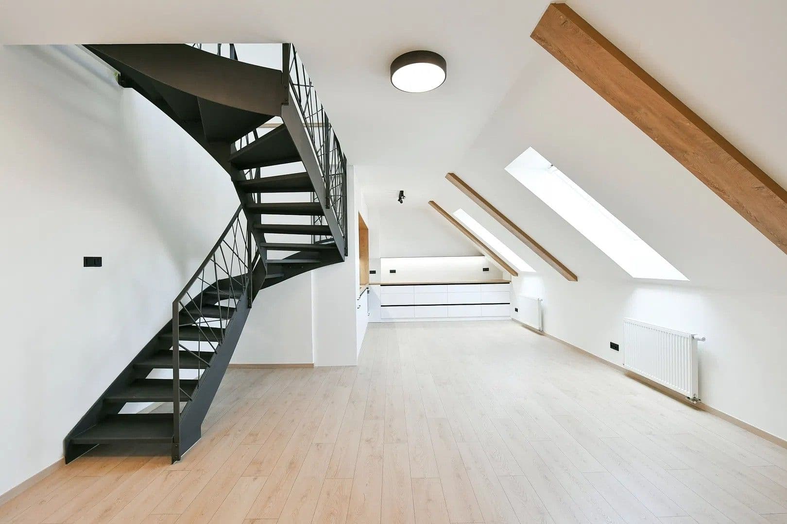 Prenájom bytu 4-izbový 108 m², Bartoškova, Praha, Praha Prenájom bytu 4-izbový 108 m², Bartoškova, Praha, Praha