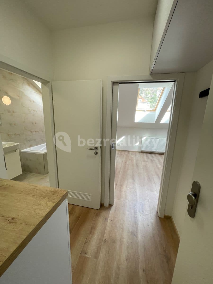 Prenájom bytu 1-izbový 28 m², Sinkulova, Praha, Praha Prenájom bytu 1-izbový 28 m², Sinkulova, Praha, Praha