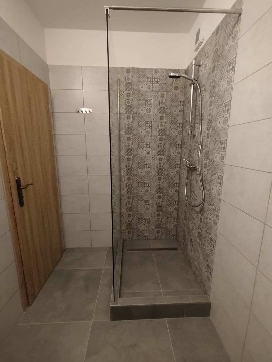 Prenájom bytu 2-izbový 62 m², V Podhájí, Veleň, Středočeský kraj Prenájom bytu 2-izbový 62 m², V Podhájí, Veleň, Středočeský kraj