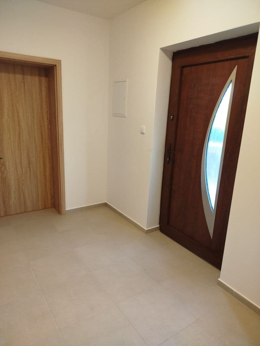 Prenájom bytu 2-izbový 62 m², V Podhájí, Veleň, Středočeský kraj Prenájom bytu 2-izbový 62 m², V Podhájí, Veleň, Středočeský kraj