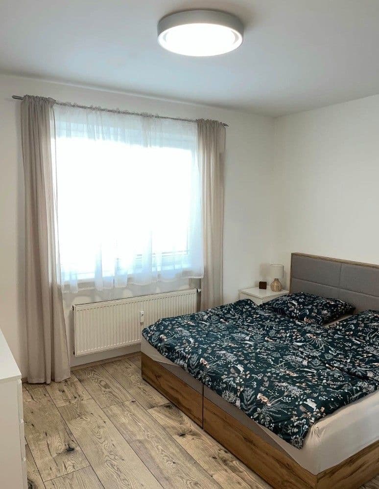 Prenájom bytu 2-izbový 68 m², Dubinská, Pardubice, Pardubický kraj Prenájom bytu 2-izbový 68 m², Dubinská, Pardubice, Pardubický kraj