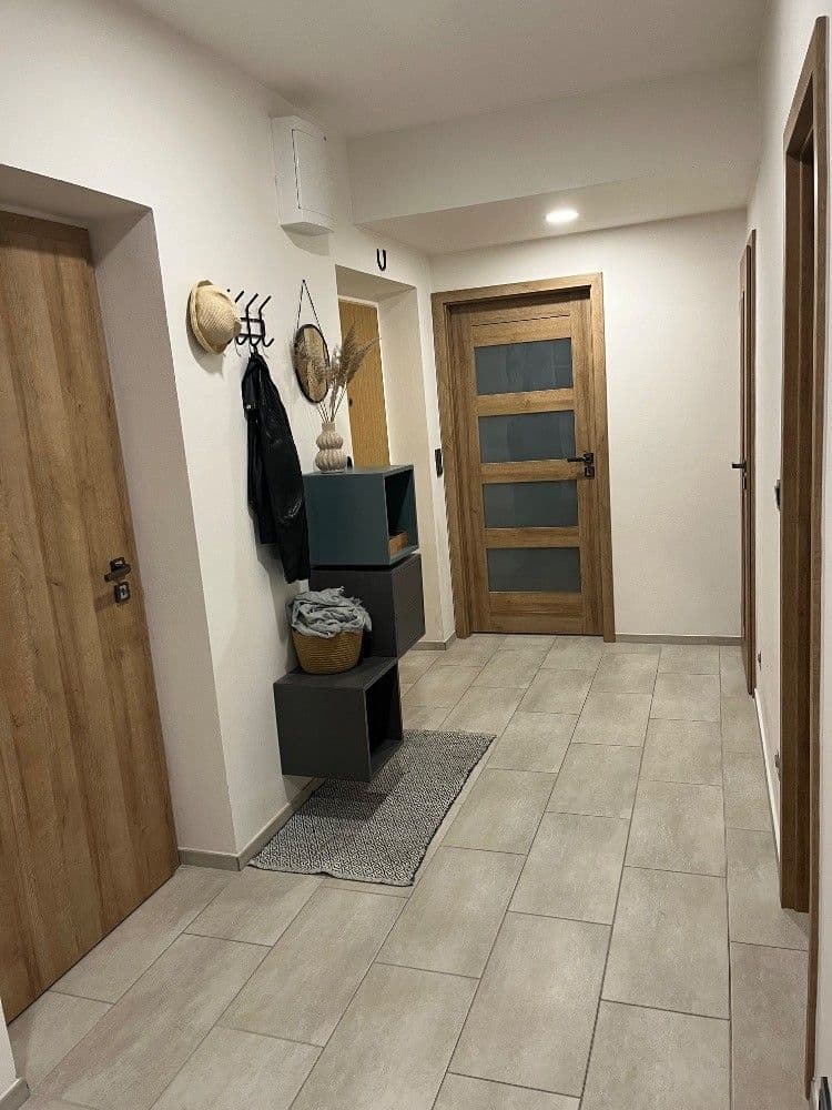 Prenájom bytu 2-izbový 68 m², Dubinská, Pardubice, Pardubický kraj Prenájom bytu 2-izbový 68 m², Dubinská, Pardubice, Pardubický kraj