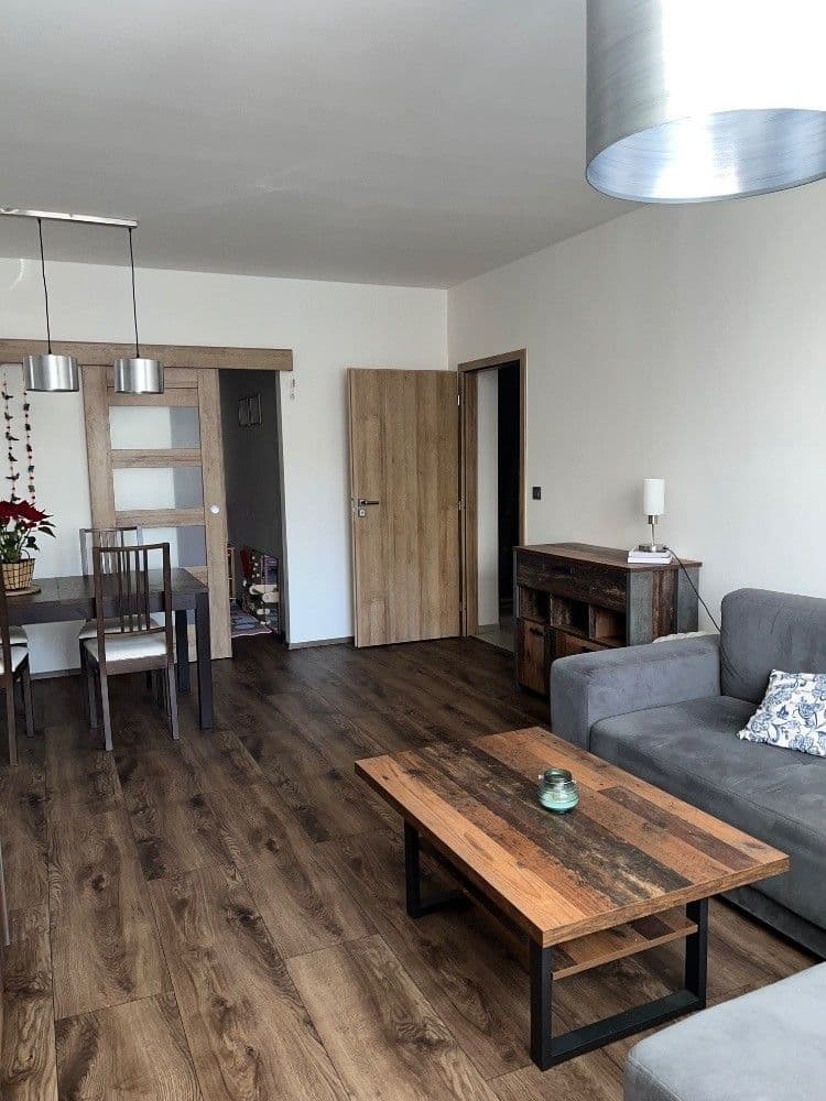 Prenájom bytu 2-izbový 68 m², Dubinská, Pardubice, Pardubický kraj Prenájom bytu 2-izbový 68 m², Dubinská, Pardubice, Pardubický kraj
