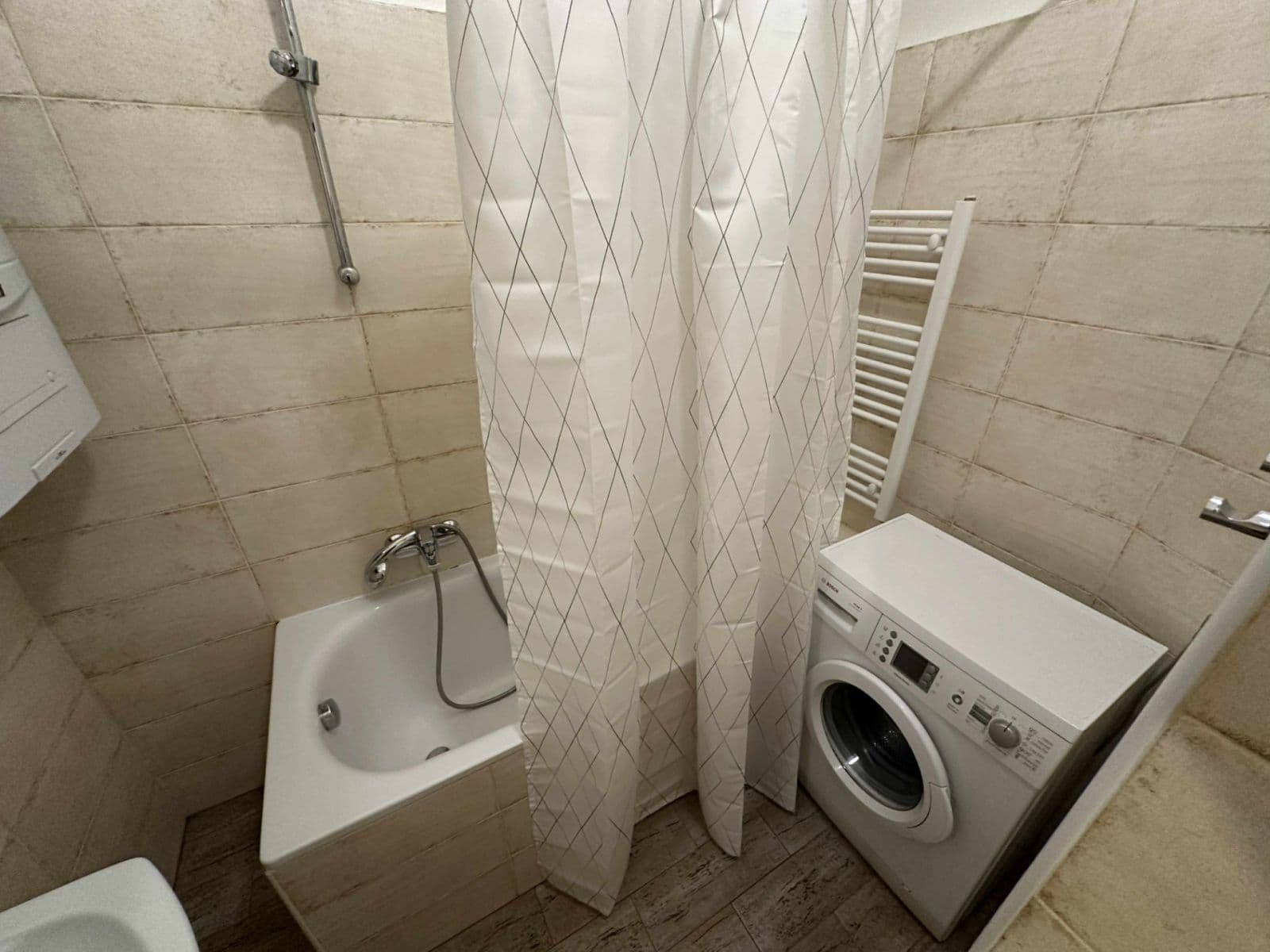 Prenájom bytu 3-izbový 94 m², Šumavská, Praha, Praha Prenájom bytu 3-izbový 94 m², Šumavská, Praha, Praha