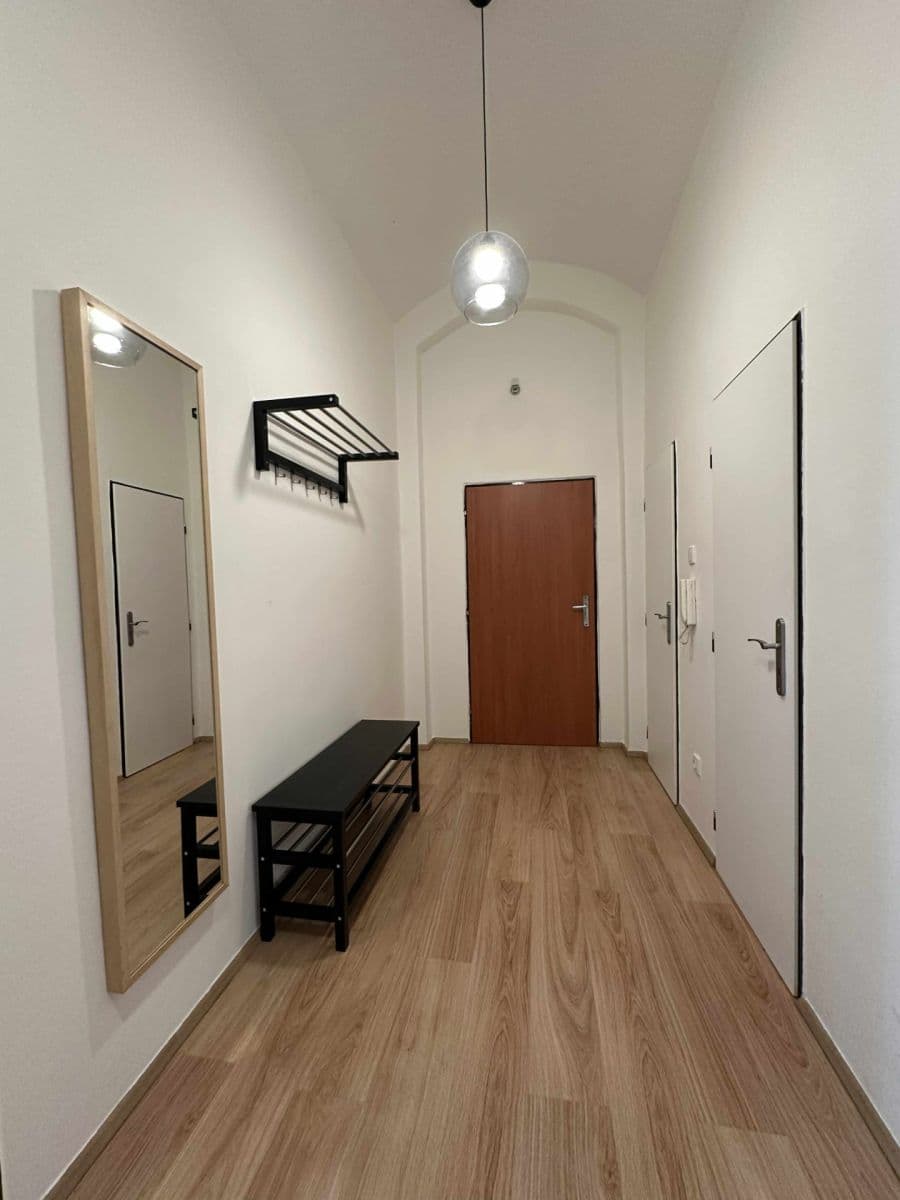 Prenájom bytu 3-izbový 94 m², Šumavská, Praha, Praha Prenájom bytu 3-izbový 94 m², Šumavská, Praha, Praha